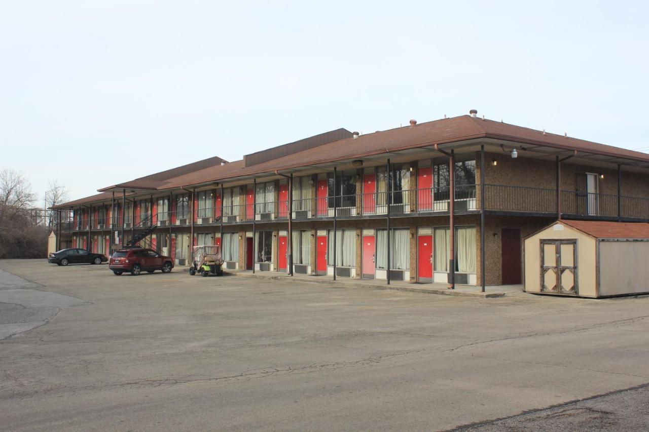 Red Carpet Inn - Louisville Exterior photo