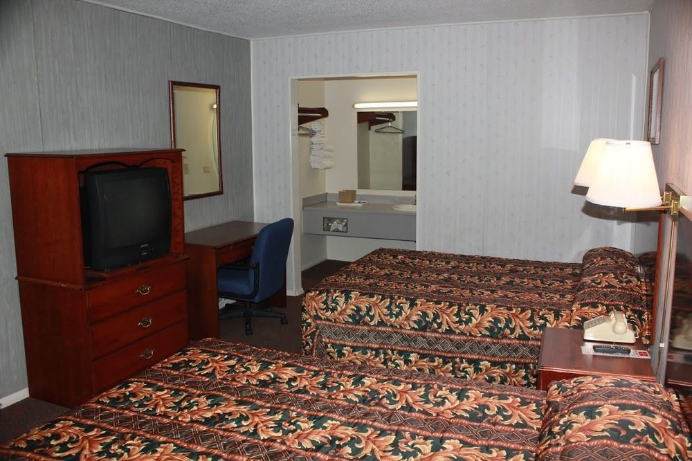 Red Carpet Inn - Louisville Exterior photo