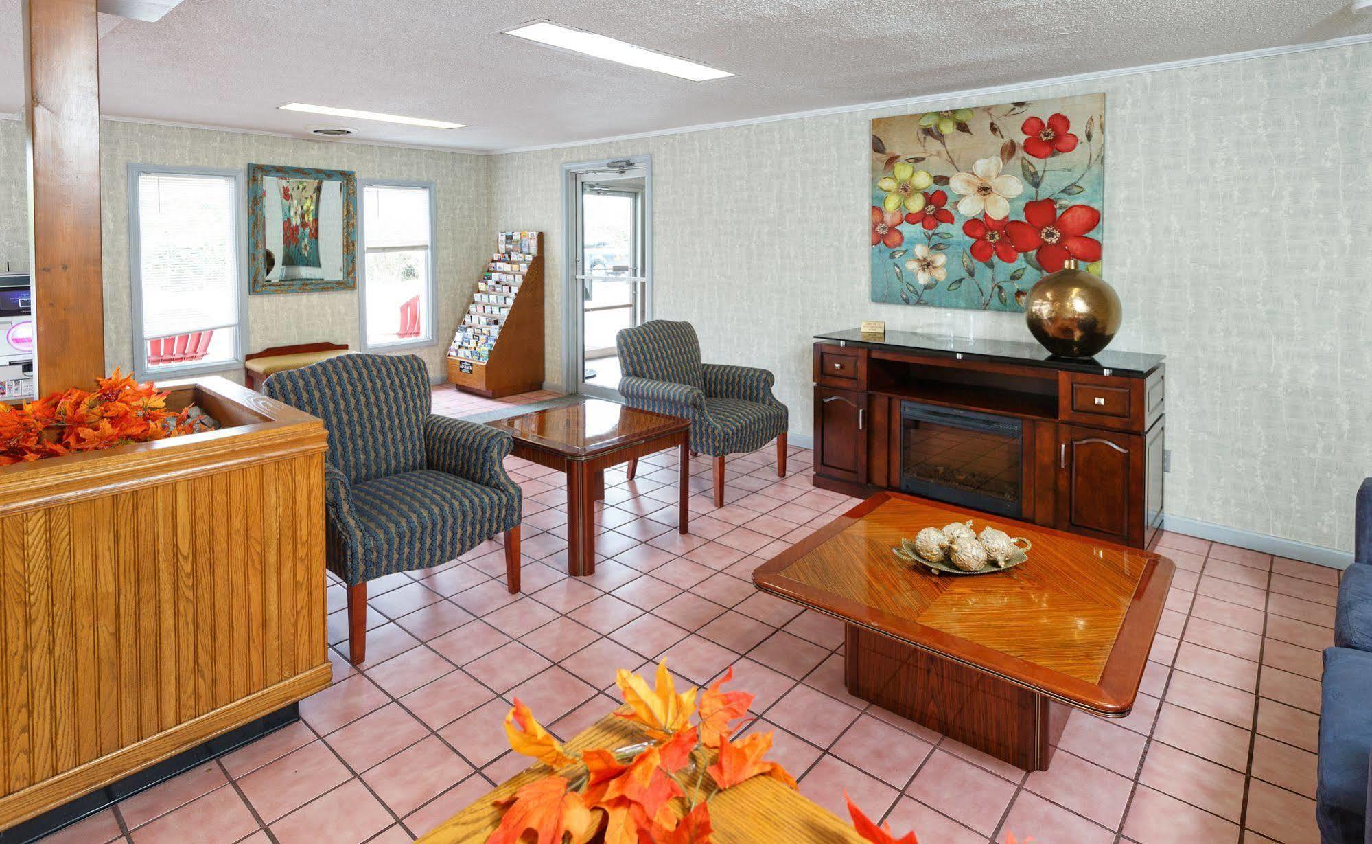 Red Carpet Inn - Louisville Exterior photo